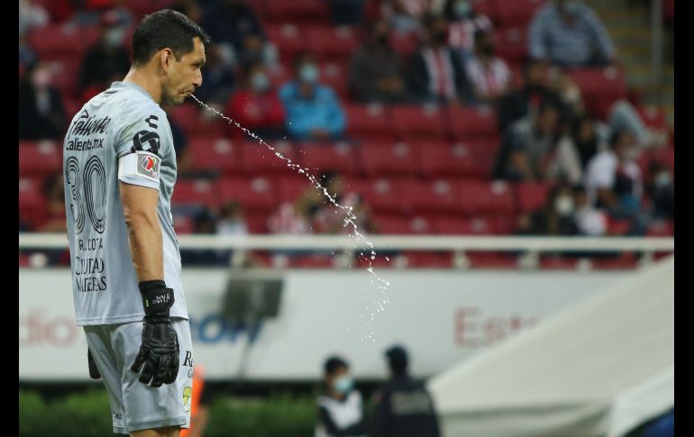 RESPONDIÓ. Rodolfo Cota solo fue exigido en los primeros 10 minutos y eso le bastó para que su exafición le echara de menos. IMAGO7