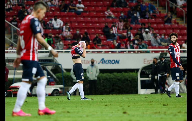 ABUCHEADOS. Al final del encuentro, la gente abucheó el pobre rendimiento que ha ofrecido su equipo. IMAGO7
