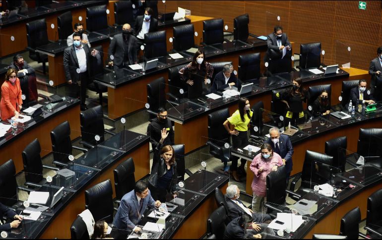 Luego de que la Comisión Permanente rechazó convocar a un periodo extraordinario, por la noche se avaló un nuevo dictamen con 10 votos a favor de Morena y sus aliados. SUN/D. Simón