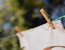 Una mujer acusó a su vecina de intentar seducir a su esposo desde su tendedero. ESPECIAL / PEXELS