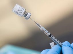 AMLO señala que está demostrado por la OMS que no hace falta la vacuna contra el nuevo coronavirus porque no hay riesgo en los menores de edad. AFP / ARCHIVO