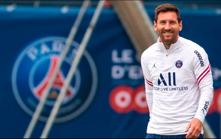 El técnico Mauricio Pochettino se mostró evasivo sobre la posibilidad que el astro argentino tenga sus primeros minutos en la liga francesa el viernes contra el Brest. EFE / C. Petit Tesson