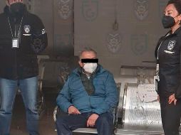 El diputado Saúl Huerta (c), durante su detención esta madrugada en la Ciudad de México. EFE/Fiscalía General de Justicia