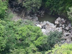 El auto quedó a más de 120 metros de profundidad. ESPECIAL/Protección Civil Jalisco