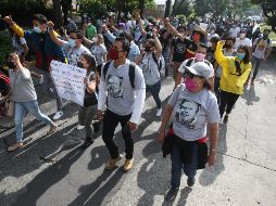 Estudiantes de la UdeG y vecinos se manifestaron ayer luego del desalojo del jueves por parte de elementos de la Fiscalía  en el predio de Huentitán. EL INFORMADOR/A. CAMACHO