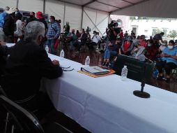 El titular de la Comisión Nacional del Agua, Germán Martínez Santoyo, se reunió este sábado con habitantes de Temacapulín. ESPECIAL