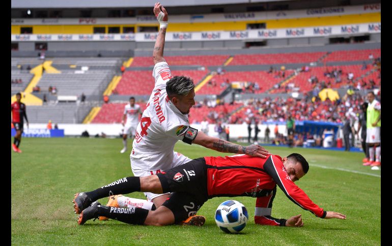PELEADO. De principio a fin, el partido estuvo protagonizado por la intensidad de ambos equipos. IMAGO7