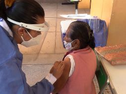 Hasta el sábado, las autoridades informaron que han administrado 80.4 millones de dosis contra el COVID-19 aunque solo 30.74 millones de personas han completado la pauta de vacunación. EFE / D. Ricardez