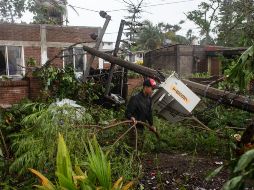 Un poste de luz caído tras el paso de 
