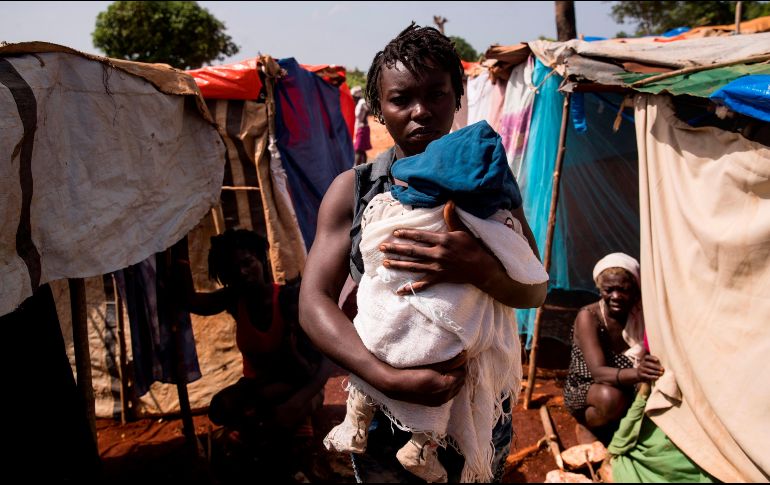 En Gorjette han instalado un campamento junto a la escuela para acoger a las personas que se han quedado sin nada tras el terremoto. EFE/O. Barría