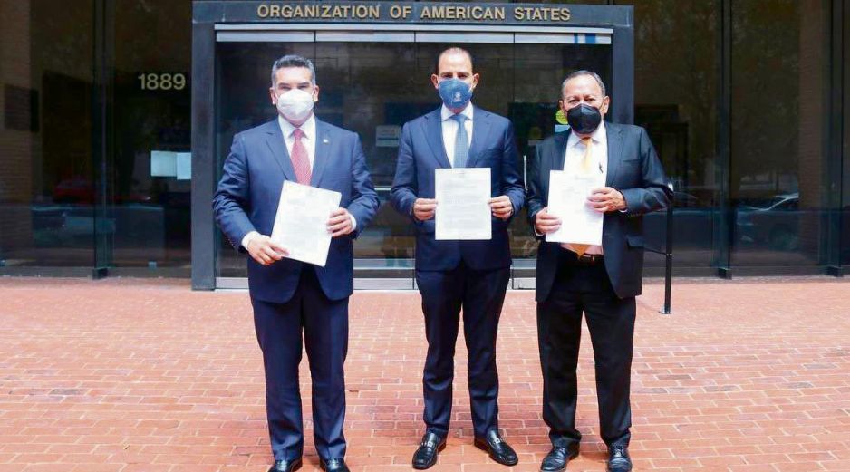 Alejandro Moreno Cárdenas, líder del PRI; Marko Cortés, dirigente nacional del PAN; y Jesús Zambrano, presidente del PRD. ESPECIAL