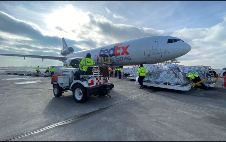 Los fármacos llegan mientras México afronta la tercera ola de contagios de COVID-19, que la semana pasada superó los 250 mil muertos en lo que va de pandemia. FACEBOOK / @SREMX