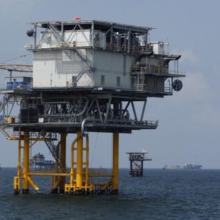 Incendio en plataforma afecta meta de producción de Pemex: Fitch