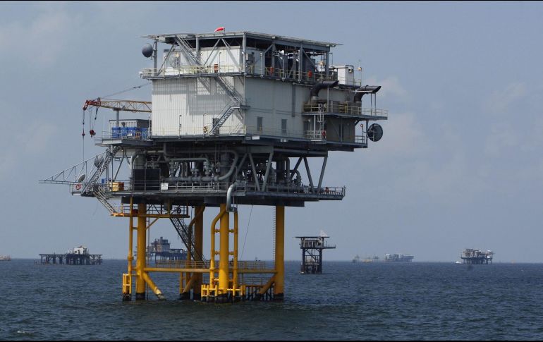 El incendio ha afectado a 125 pozos y ha reducido en 421 mil barriles diarios la producción de petróleo de Pemex. EFE/ARCHIVO