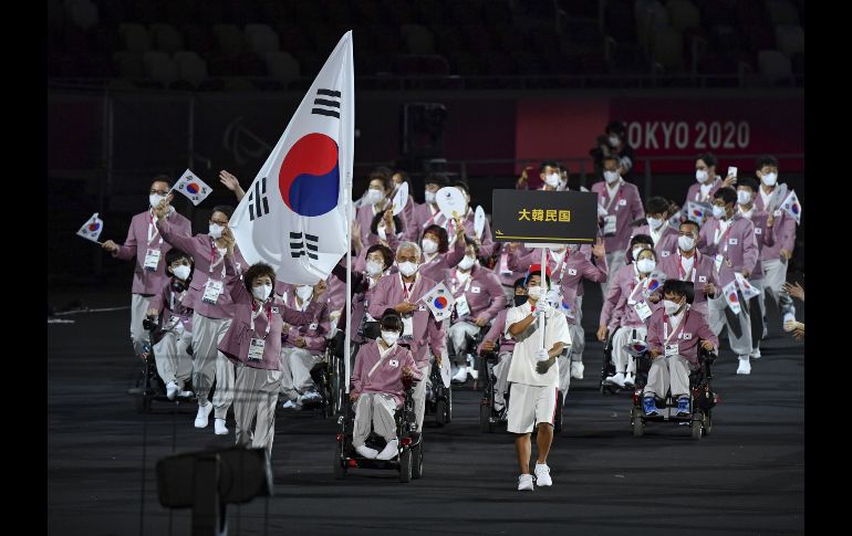 Las diferentes delegaciones de los países participantes desfilaron en la ceremonia de apertura. XINHUA