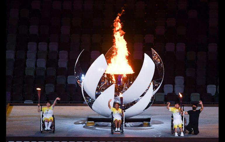 El pebetero fue encendido y con ello, la justa fue inaugurada. XINHUA