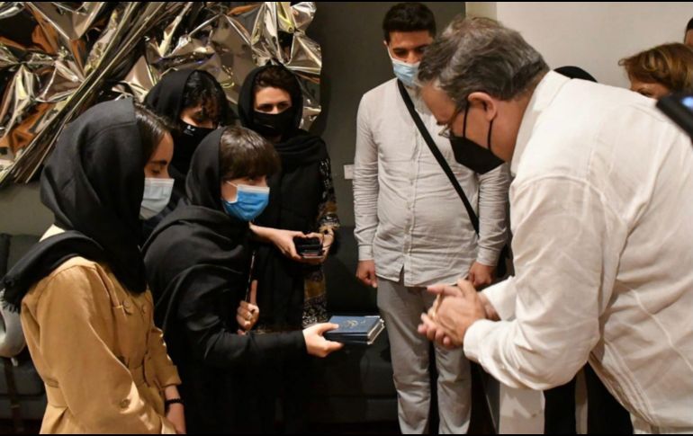 Ebrard subrayó la necesidad de mantener la confidencialidad de los datos de estas mujeres. TWITTER/@SRE_mx