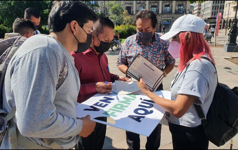 La UdeG resaltó que la ciudadanía ha sido muy solidaria en la recolecta de firmas. EL INFORMADOR / ARCHIVO