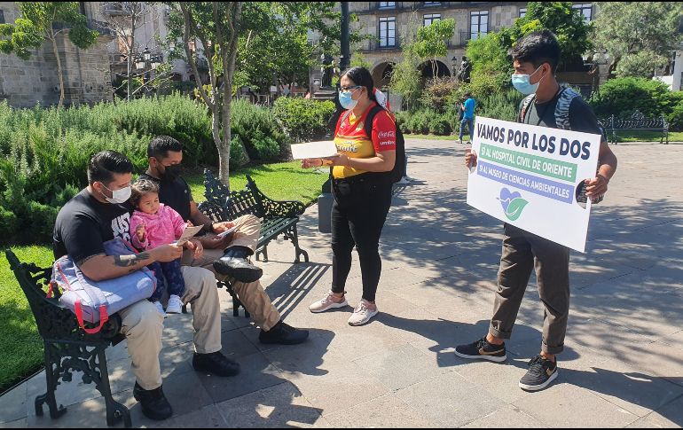En redes sociales, cada domingo se estará dando a conocer los puntos y horarios para las firmas. EL INFORMADOR / G. Gallo