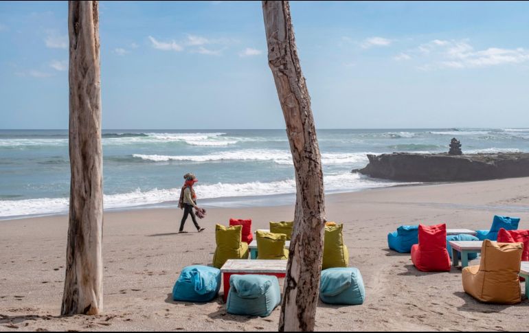 Las autoridades reconocen que no saben exactamente cuánta gente pasa la mayor parte de su tiempo en el mar. EFE / M. Nagi