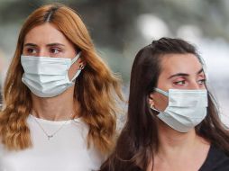 Piden a la población separar de forma responsable, sobre todo, los cubrebocas de un solo uso. EFE/Z. Kurtsikidze