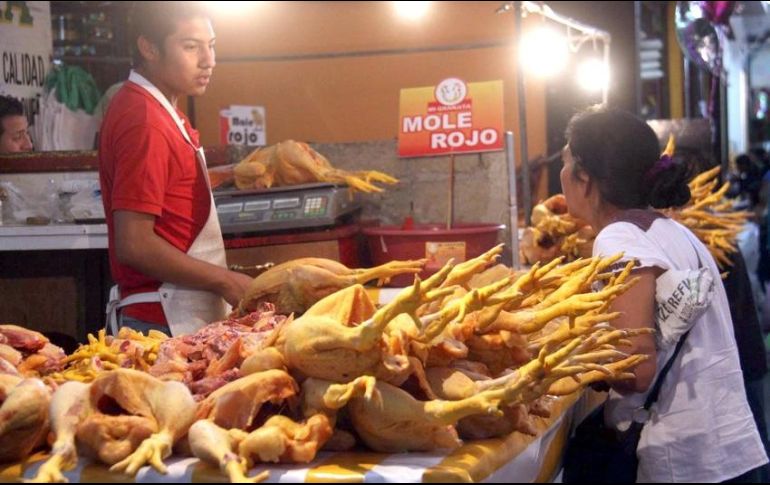 Consideran que la carne de ave va a suponer el 50% de la producción de proteínas cárnicas en los próximos años. NTX/ARCHIVO