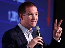 Sobornado. Supuestamente, Ricardo Anaya fue sobornado, y ahora mismo lo buscan las autoridades. SUN