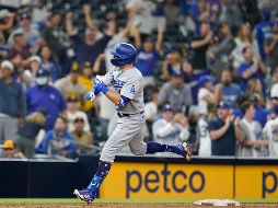 Pollock la sacó del parque ante el noveno lanzador de los Padres, el relevista novato Daniel Camarena (0-1), quien cargó con la derrota. AP / G. Bull