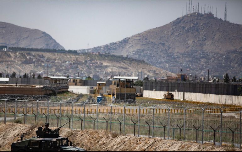 Una explosión se produjo este jueves en las proximidades del aeropuerto de Kabul, Afganistán; hasta el momento, no se establece un número de víctimas. AP / ESPECIAL