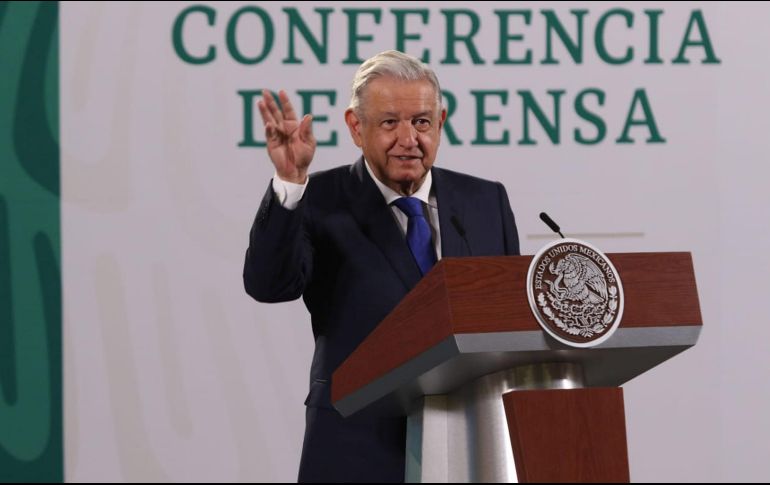 El nuevo libro de AMLO está titulado ''A la mitad del camino'', y será lanzado días antes del tercer informe de gobierno del Presidente. SUN / C. Mejía