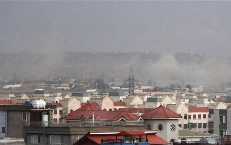 La explosión ha dejado por los menos 30 lesionados que acudieron a los hospitales cercanos para que los atendieran. EFE / A. Gulfam