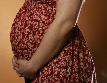 El proyecto restringe que mujeres que padezcan alcoholismo, drogadicción o tabaquismo sean contratadas como madre gestante. EFE/ARCHIVO