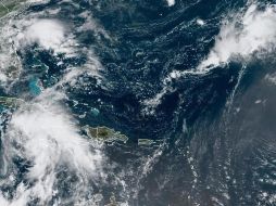 Imagen satelital cedida por la NOAA, a través del NHC, en la que se registró la localización de la novena depresión tropical de la temporada en el Caribe. EFE/NOAA-NHC