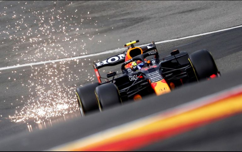 El tapatío ''Checo'' Pérez, que este viernes anunció su renovación de contrato con Red Bull para 2022. EFE / S. Lecoq