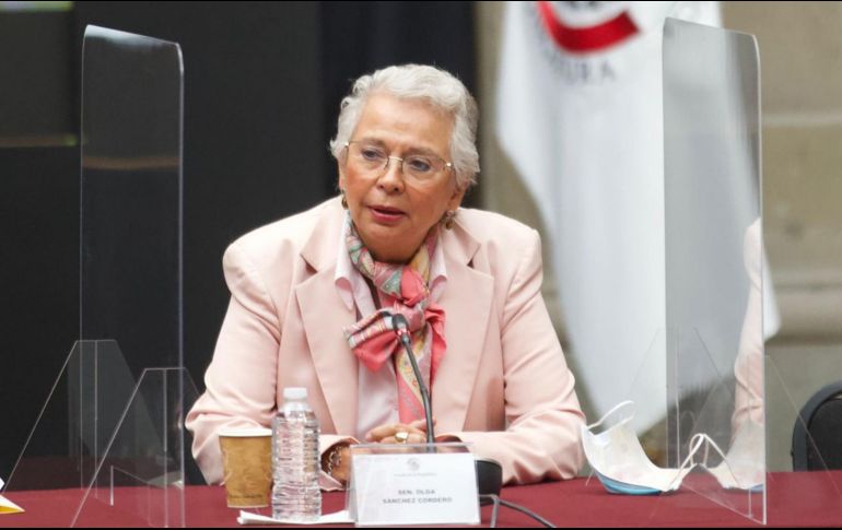 Sánchez Cordero también agradece la generosidad de las cuatro senadoras y dice que era todo su esfuerzo para procesar el marco normativo que impulsa la Cuarta Transformación y el Presidente Andrés Manuel López Obrador. SUN / G. Espinosa
