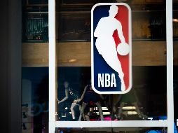Aquellos que no estén completamente vacunados tendrán prohibido interactuar en persona  o estar a menos de 4,5 metros de cualquier jugador o árbitro, de acuerdo a la información ofrecida por la NBA en el memorando. EFE/ARCHIVO