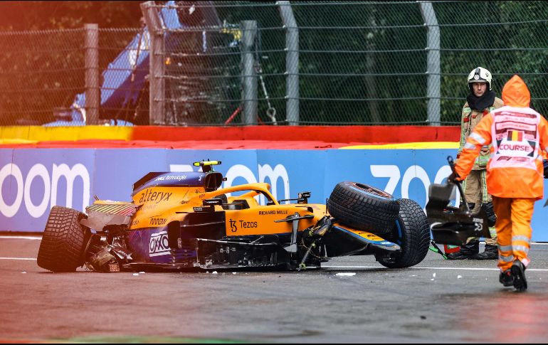 Después de un fuerte impacto contra los muros de seguridad, su monoplaza quedó destrozado. AFP / K. Tribouillard