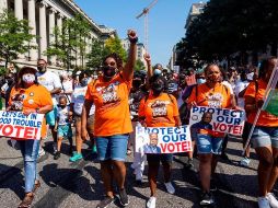 Los manifetantes portaron pancartas con mensajes como 