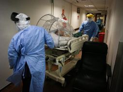 Las hospitalizaciones por COVID en Jalisco presentan un ligero descenso. EFE/R. Martínez
