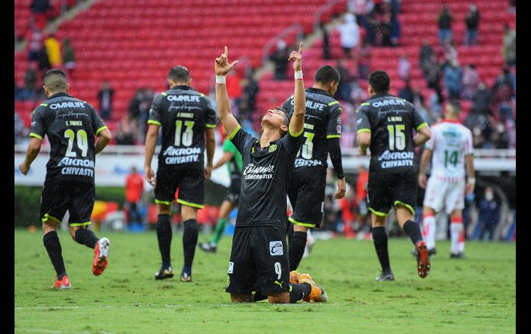 SUFRIDO. Las Chivas lo ganaron desde la pena máxima en el tiempo de compensación. IMAGO7