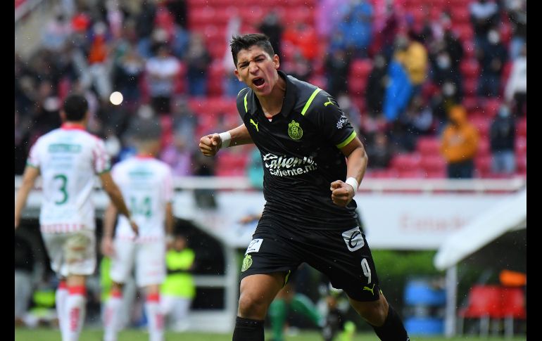 LIBERADO. Ángel Zaldívar no dudó en repetir el cobro, pese a que el arquero le había atajado el primero. IMAGO7