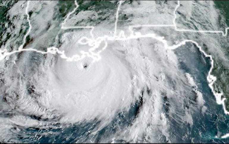 El huracán se encuentra a unos 90 km al sur de la desembocadura del río Misisipi, en Luisiana. AFP /