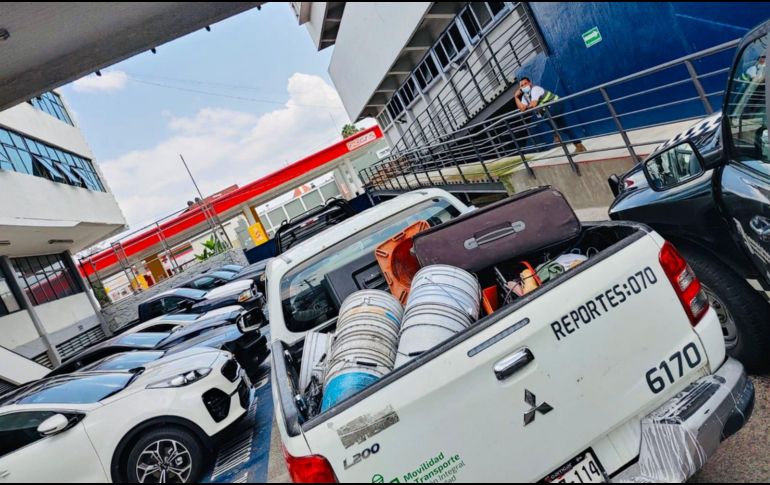 Al momento son 135 los operativos realizados contra quienes obstruyen la vía pública apartando lugares. ESPECIAL /