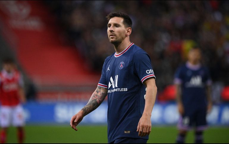 INÉDITO. Hasta ahora, Messi no había vestido otra camiseta de un club que no fuera la del Barcelona. AFP/F. FIFE