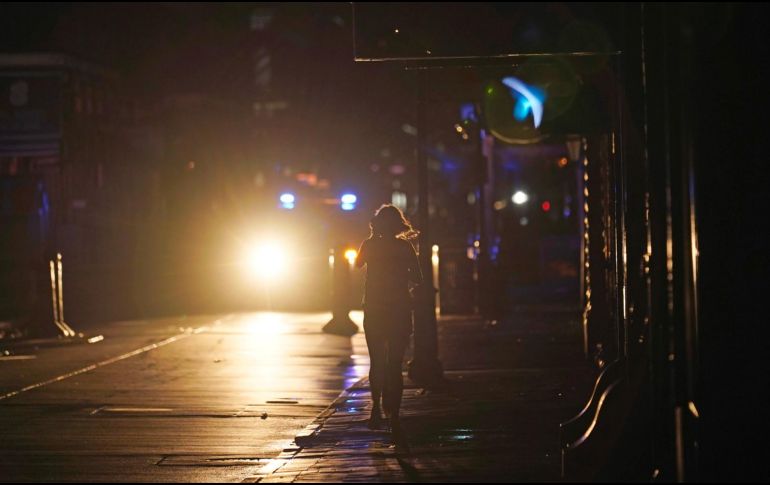 Las autoridades de Luisiana y Misisipi comenzaron hoy a evaluar los daños en la región, donde más de un millón de clientes permanecen sin el suministro de energía. AP / E. Gay