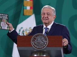 AMLO dice que con su libro sus opositores podrán conocer las razones y argumentos de lo que se está llevando a cabo en su gobierno. EFE / ARCHIVO