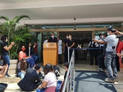 Vicente Fernández se mantiene despierto, y constantemente se le realizan estímulos y terapia, informa el equipo médico encargado. EL INFORMADOR/J. Pérez