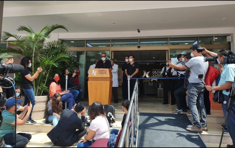 Vicente Fernández se mantiene despierto, y constantemente se le realizan estímulos y terapia, informa el equipo médico encargado. EL INFORMADOR/J. Pérez