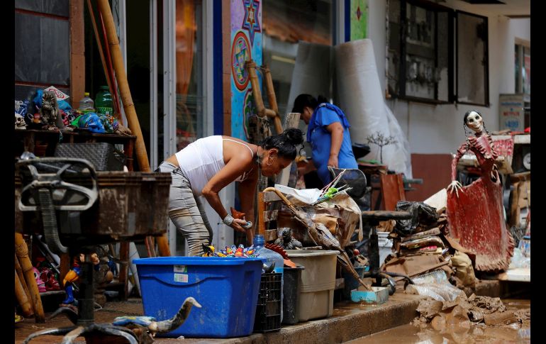 Además del colapso de una parte de la calle Manantial, que constituye el acceso a colonias como Buenos Aires, Paso Ancho, Paso del Guayabo y otras comunidades. EFE/F. Guasco