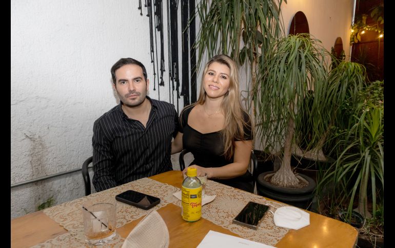 José Antonio Esparza y Adriana Ramírez.